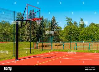 Fussball- und Basketballplatz – Bild 2