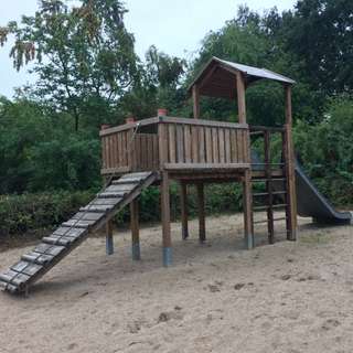Steppen Spielplatz – Bild 1