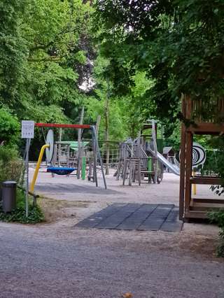 Kinderspiel- und Erlebnisplatz im Schlossgarten – Bild 1