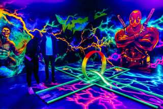 GolfZone - 2.0 Hollywood & 4D Schwarzlicht Minigolf Duisburg (ehemals GlowZone) – Bild 2