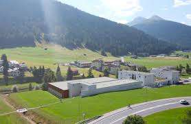 Sporthalle Färbi Davos – Bild 1
