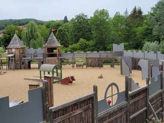 Ritterburg Spielplatz – Bild 2