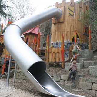 Spielplatz an der Uferstraße – Bild 1