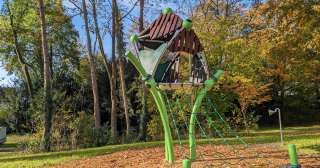 Am Spielplatz – Bild 1