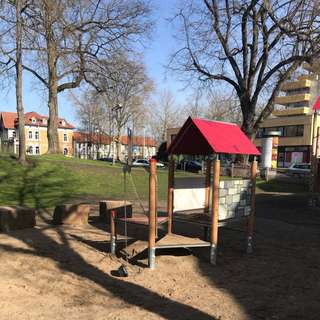 Am Spielplatz – Bild 5