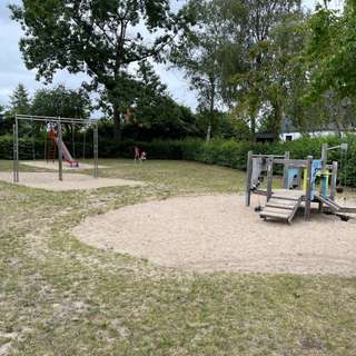 Spielplatz – Bild 1