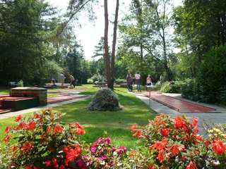 Minigolfanlage im Stadtpark – Bild 1