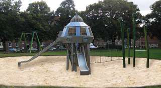 Spielplatz "Rosa-Luxemburg-Straße" – Bild 4