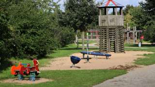 Spielplatz – Bild 1