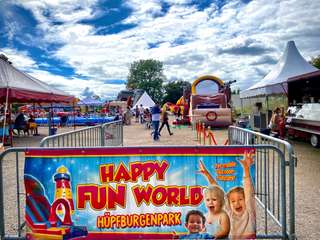 Happy Fun World Hüpfburgen-Park – Bild 1