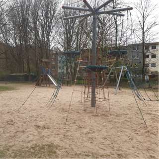Spielplatz – Bild 1