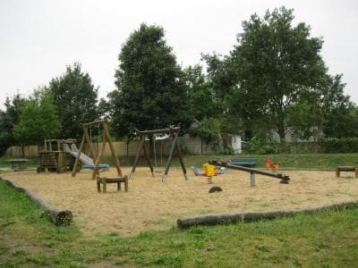 Spielplatz – Bild 1
