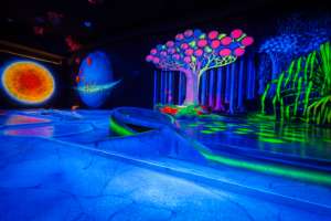 Schwarzlicht Semester Minigolf Bochum – Bild 3