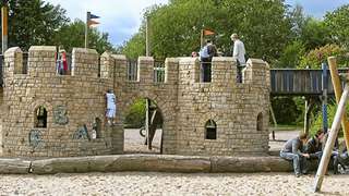 Spielplatz Ritterburg Schemmannstraße – Bild 1