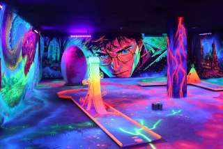 Schwarzlicht Minigolf Essen | GolfZone – Bild 3