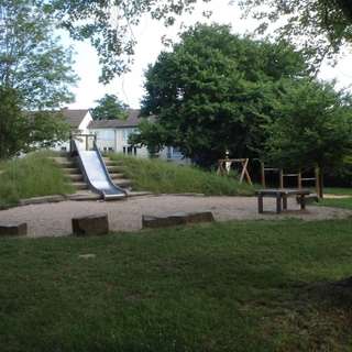 Spielplatz Kapellenweg – Bild 1