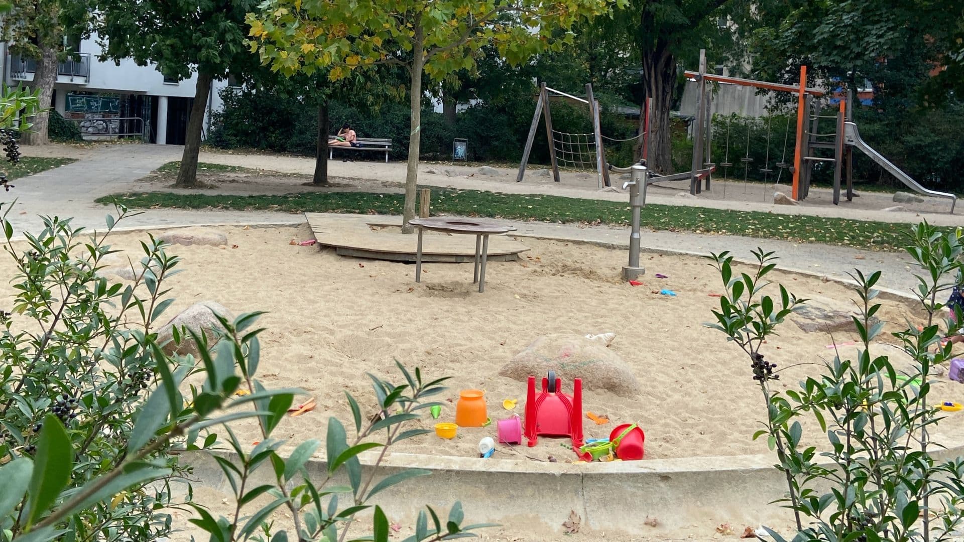 Spielplatz "Karl-Heine-Platz" – Bild 1
