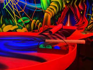 3D Schwarzlicht Pit-Pat Minigolf - Golffieber Bonn-Mitte – Bild 4