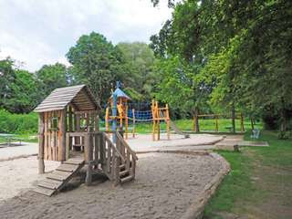 Spielplatz – Bild 1