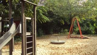 Spielplatz – Bild 1