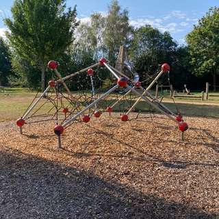 Spielplatz Luitsenfeld/im Jubiläumsgarten – Bild 2