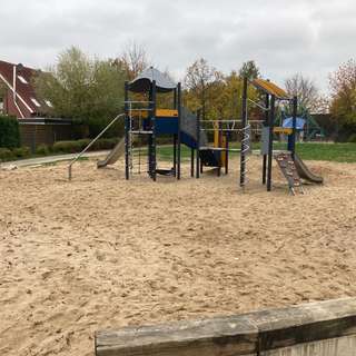 Spielplatz – Bild 1