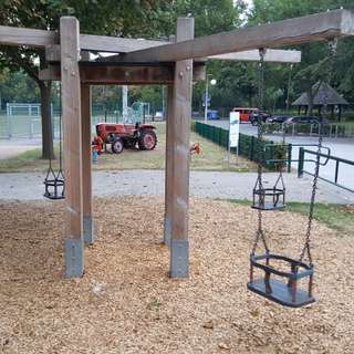 Treckerspielplatz am Jahnstadion – Bild 1