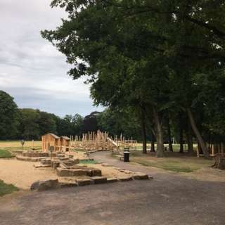 Spielplatz im Stadtwald – Bild 1