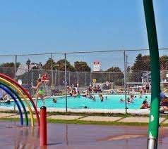 Victoria Park Outdoor Pool & Splash Pad – Bild 1