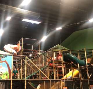 Monkey Town – Bild 1