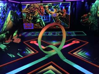 Schwarzlichthelden Minigolf – Bild 3