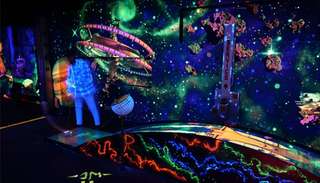 3D Neongolf – Schwarzlicht Minigolf München – Bild 2