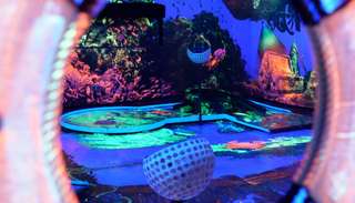 3D Neongolf – Schwarzlicht Minigolf München – Bild 5