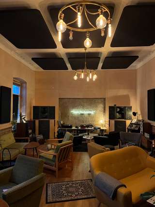 OWLs Listeningbar & Restaurant – Bild 1