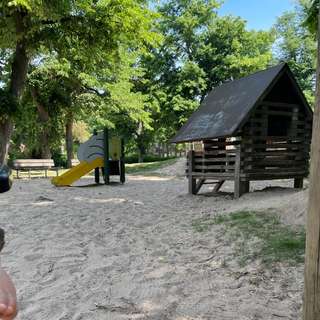 Spielplatz Vom Bruck Platz – Bild 3