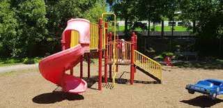 Shamrock Park Playground and Swingset – Bild 1