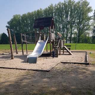 Spielplatz – Bild 1