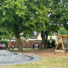 Spielplatz Karl-Kuhn-Platz – Bild 1