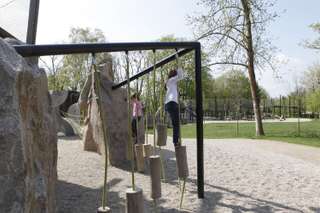 Spielplatz am Rhein – Bild 1