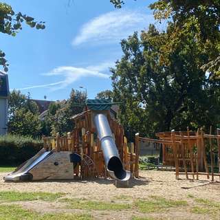 Spielplatz – Bild 1