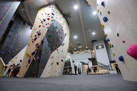 East Peak Climbing – Bild 1