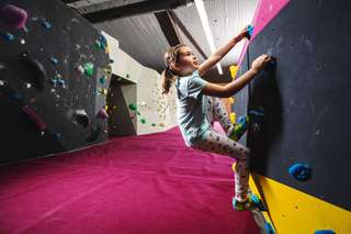 einstein Klettern in der Boulderhalle Duisburg | Kindergeburtstag - Schulsport - Ferienprogramme – Bild 4
