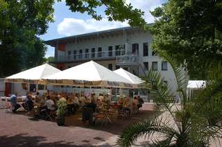 Café im "Familienhaus im Park" – Bild 1