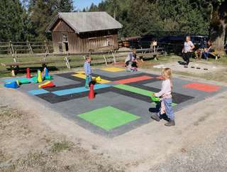 Outdoor-"Mensch ärgere dich nicht"-Spieltisch – Bild 1