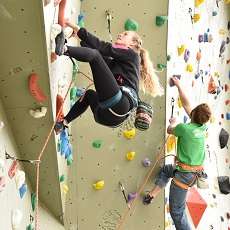 Kletteranlage bei der Paul Horn-Arena – Bild 2