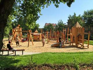 Spielplatz Playground – Bild 1