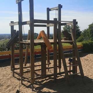 Spielplatz an der Schule – Bild 3
