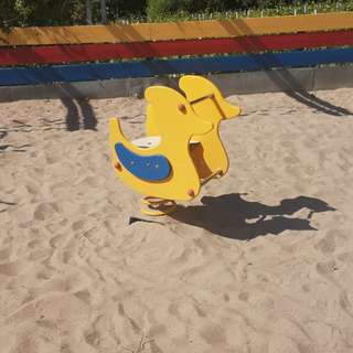 Spielplatz an der Schule – Bild 5
