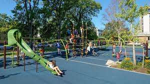 Courthouse Playground – Bild 1