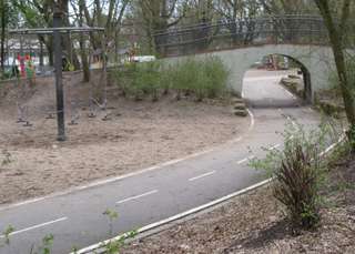 Kinderspielplatz Rollerbahn – Bild 1